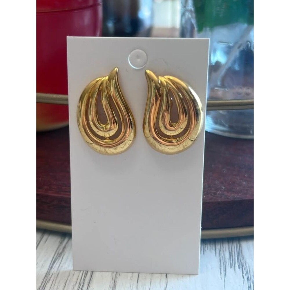 Vintage Gold Tone Swirl Design Earrings